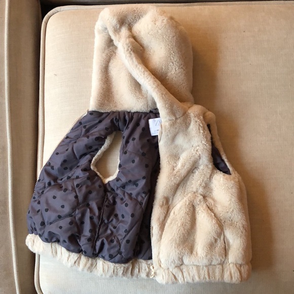 Zara faux fur vest 12-18 months - Picture 3 of 3